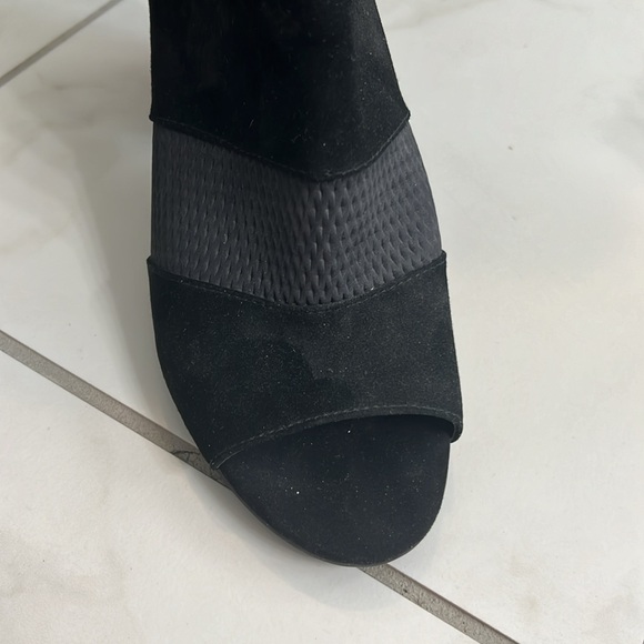 Reba size 8 black booties with open toe - Picture 2 of 9